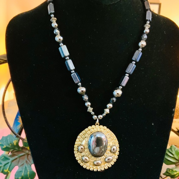 Exquisite VINTAGE GENUINE HEMATITE PENDANT STATEMENT NECKLACE- SWAROVSKI CRYSTAL - Picture 2 of 13